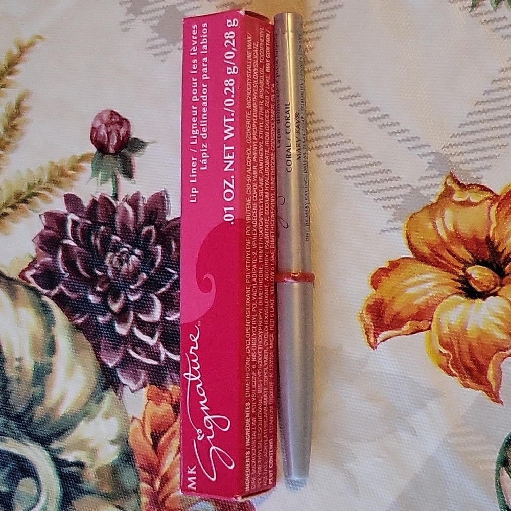 Coral: Lip Liner by Mary Kay
